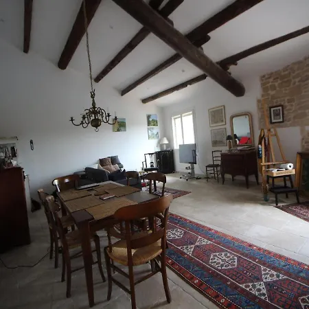 Riverside Villa, Remoulins
