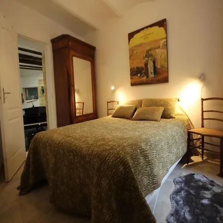 Riverside Villa, Villa Remoulins