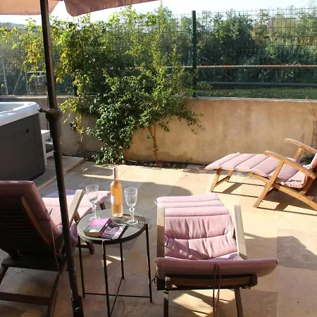 Riverside Villa, Villa Remoulins