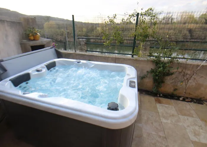 Riverside Villa, Remoulins