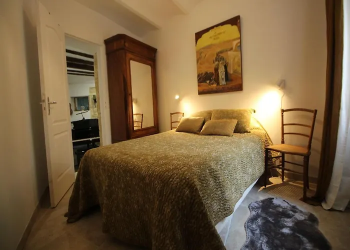 Riverside Villa, Villa Remoulins