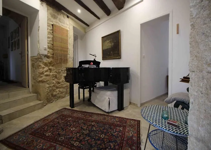 Riverside Villa, Villa