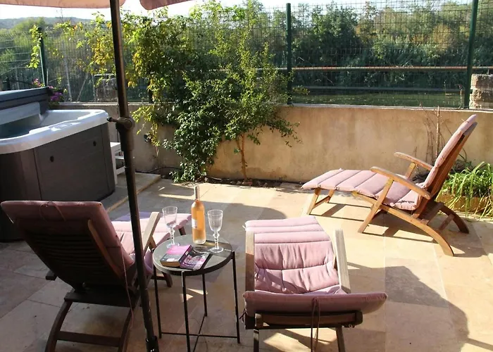 Riverside Villa, Villa Remoulins
